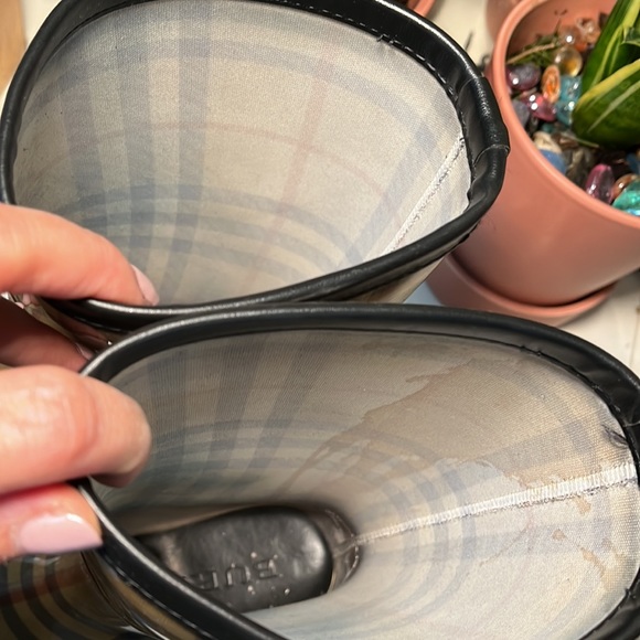 Burberry rain boots - Picture 2 of 3